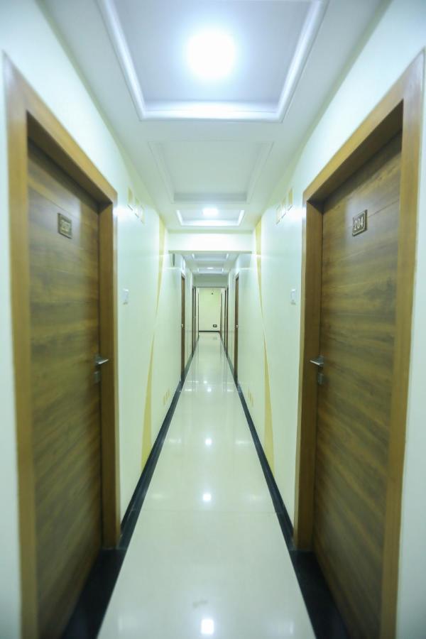 Hotel Mid Town Mumbai Exterior photo